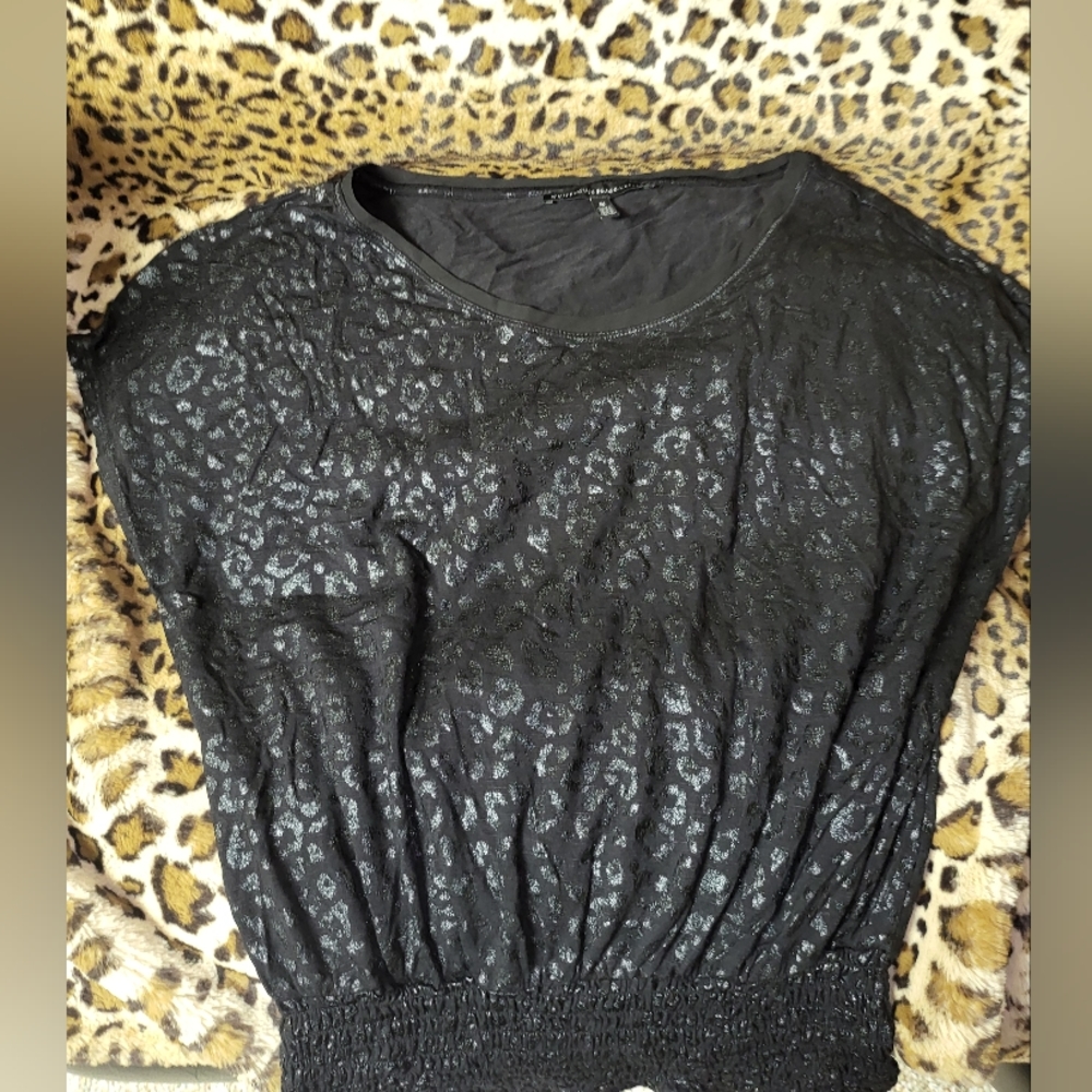 WHBM White House Black Market Womens M Solid LEOPARD Capsleeve Round Neck Shirt